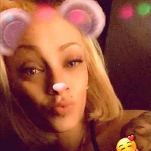 Meet your Posher, Mely